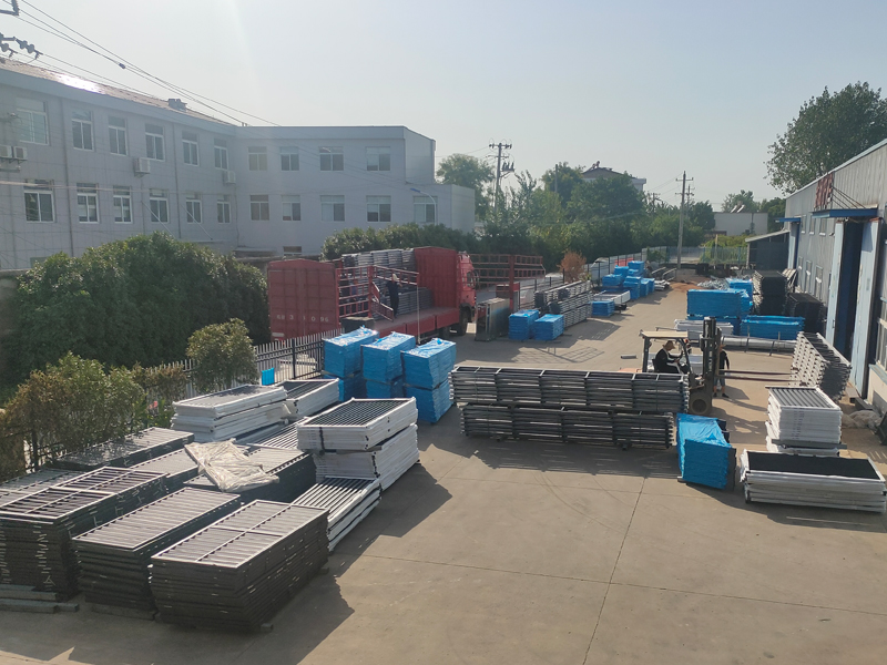 2024年8月12日鋅鋼玻璃欄桿裝車發貨！