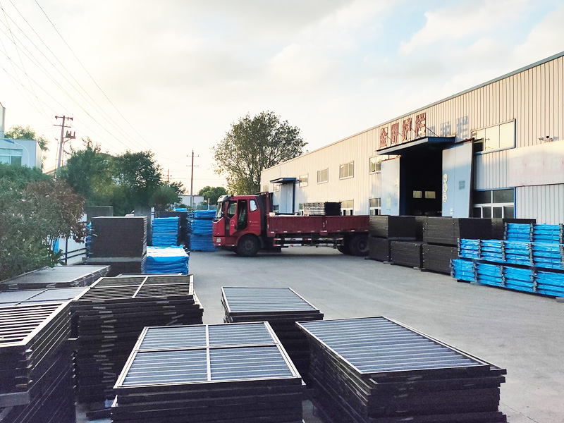 2024年9月13日鋅鋼護(hù)窗欄桿裝車發(fā)貨！