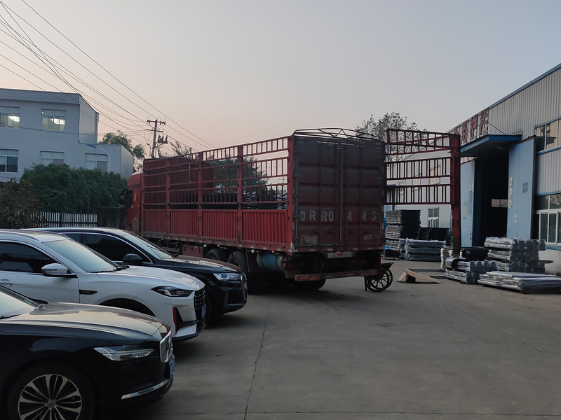 2024年10月25日鋅鋼百葉窗裝車發(fā)貨！