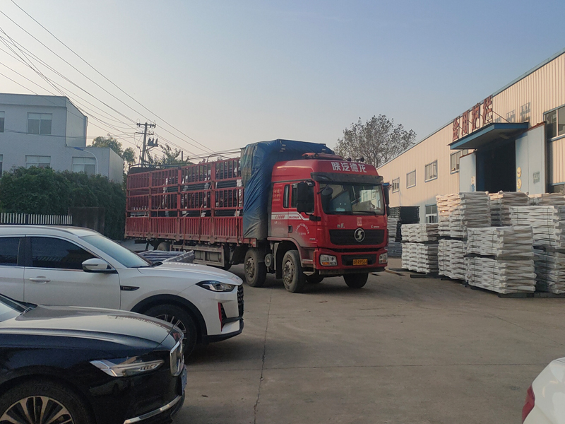 2024年10月30日鋅鋼圍墻護(hù)欄裝車發(fā)貨！