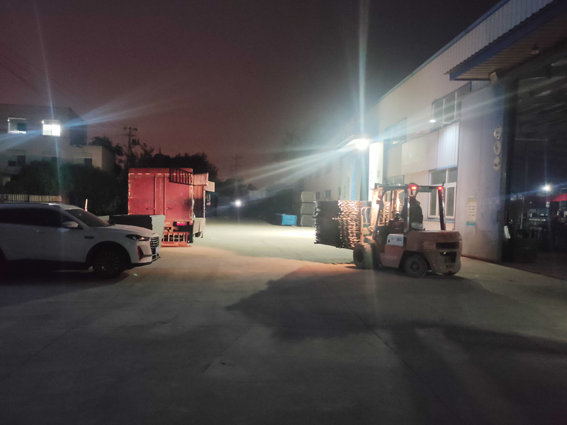 2024年11月6日鋅鋼圍墻護欄裝車發貨！