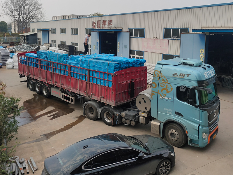 2024年11月15日鋅鋼連廊欄桿裝車發貨！