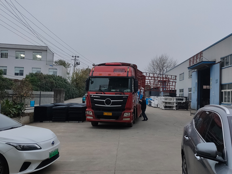 2024年12月6日鋅鋼組裝欄桿裝車發貨！