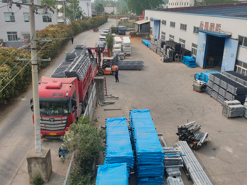 2025年4月21日鋅鋼護窗欄桿裝車發貨！