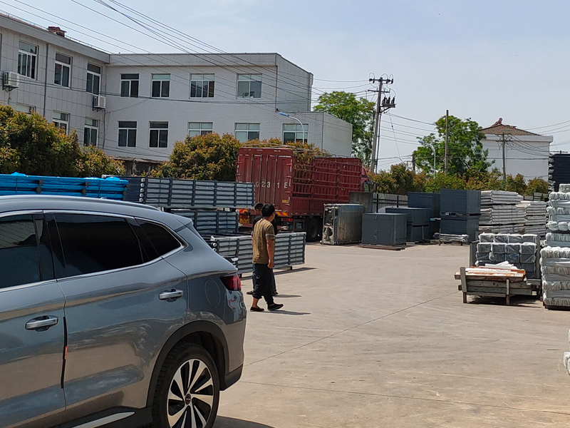 2025年4月23日小區鋅鋼欄桿裝車發貨！