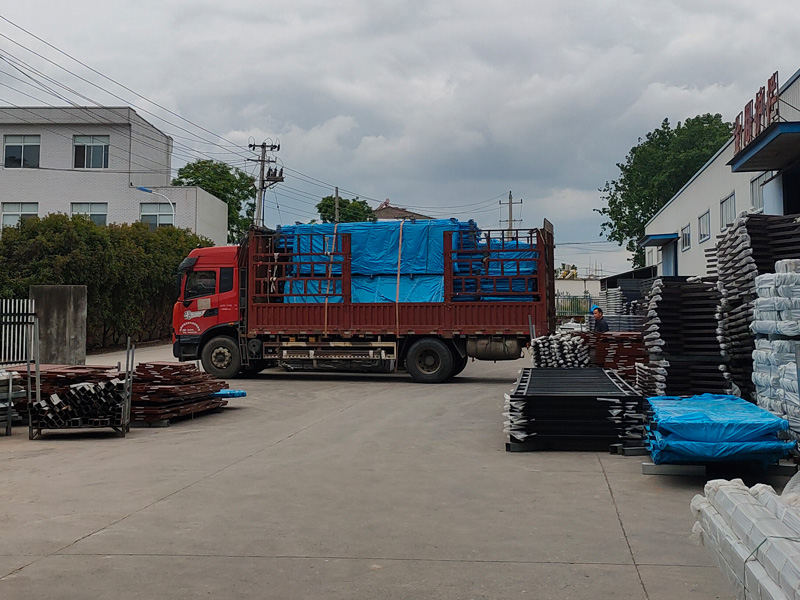 2025年5月13日鋅鋼陽臺護欄裝車發(fā)貨！