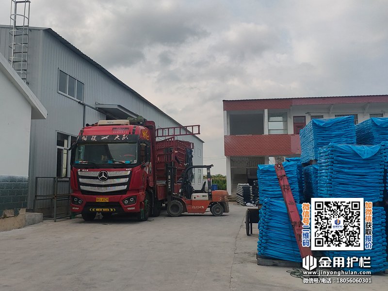 2025年8月7日鋅鋼護窗欄桿裝車發貨！