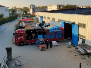 2025年10月24日鋅鋼圍墻欄桿裝車發貨！